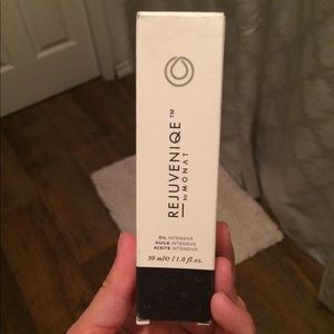 Monat Rejuveniqe Oil